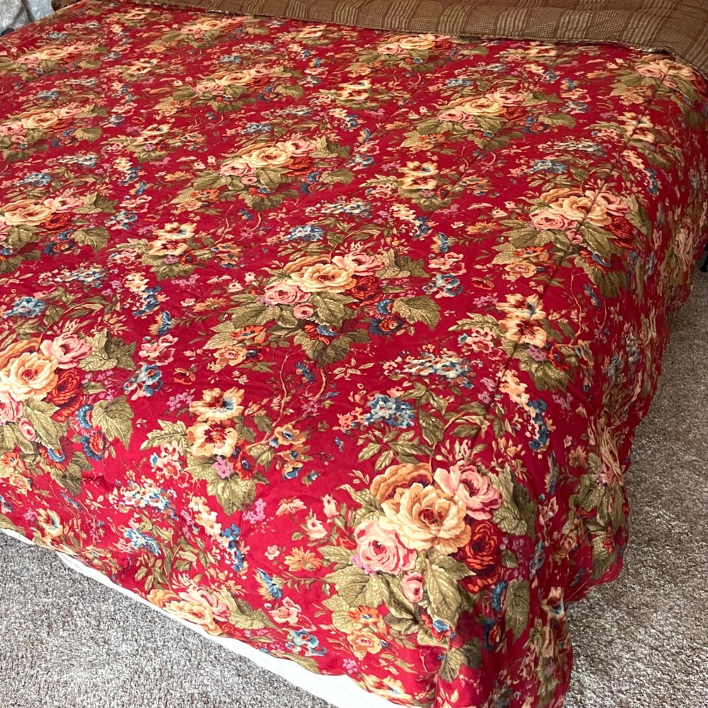 Vintage Chaps Summerton Floral Comforter Size Queen Red Reversible Plaid Cotton
